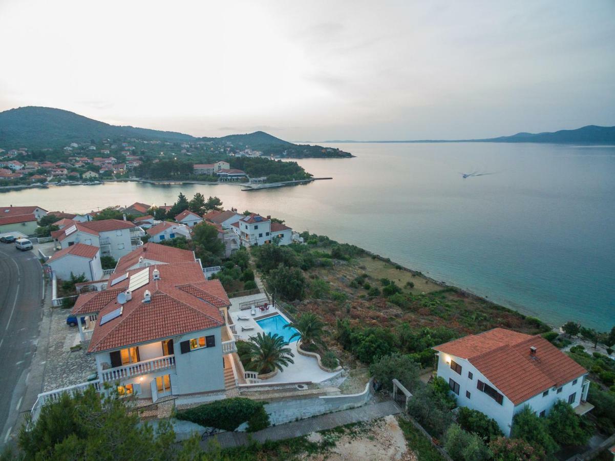 Villa Iz Велі Іж Екстер'єр фото