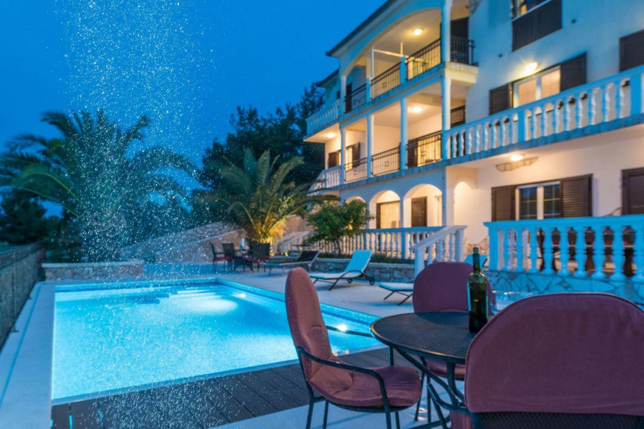 Villa Iz Велі Іж Екстер'єр фото