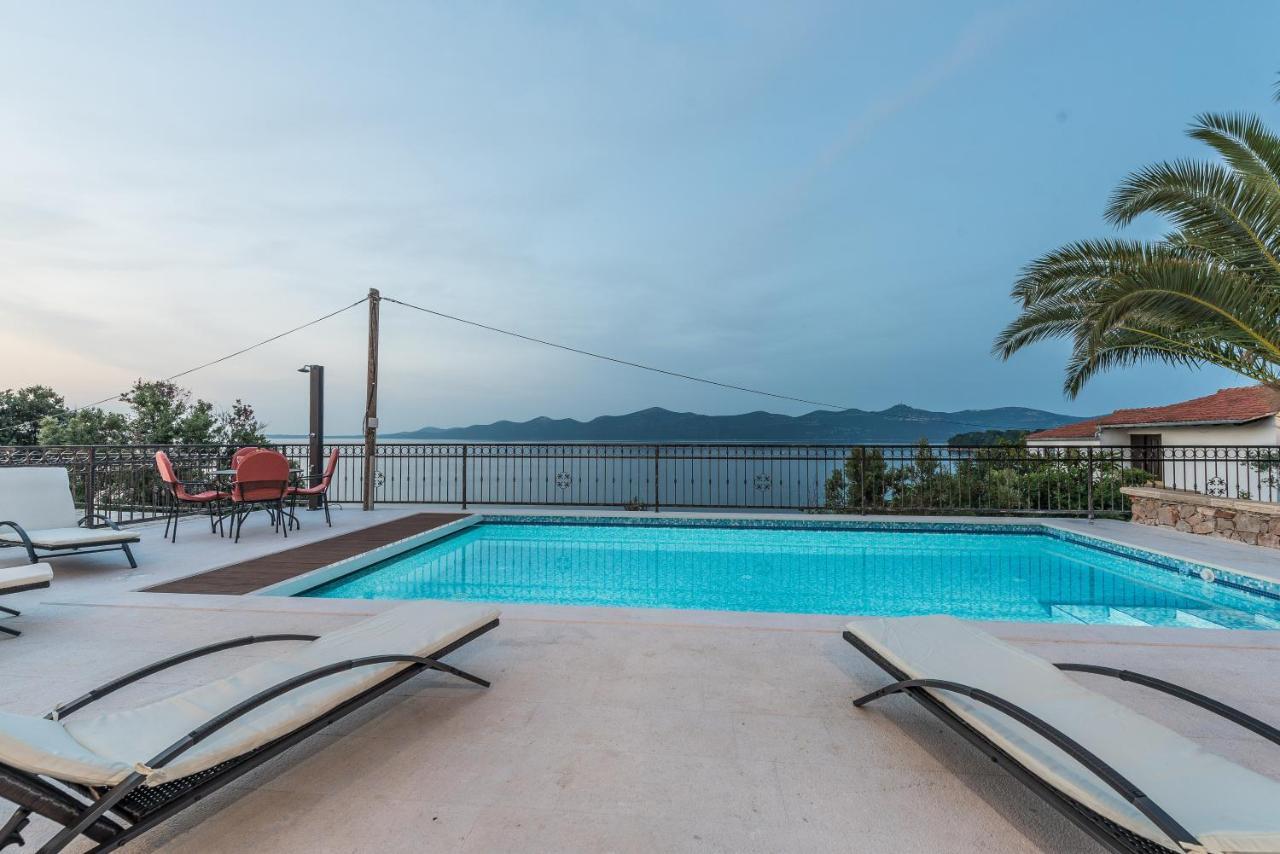 Villa Iz Велі Іж Екстер'єр фото