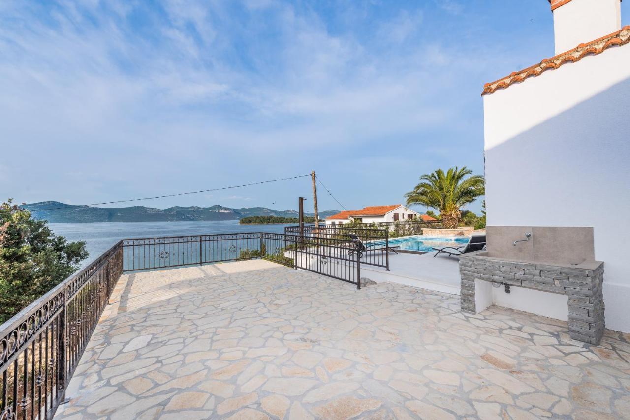 Villa Iz Велі Іж Екстер'єр фото